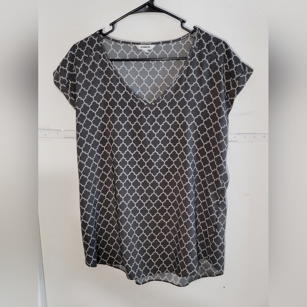 Express Gray Patterned V-Neck Women's Top Size Medium